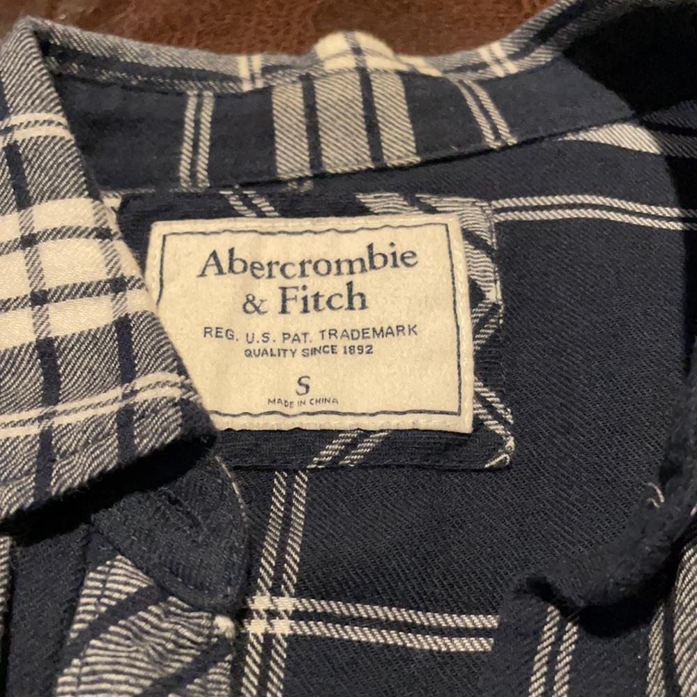 Abercrombie & Fitch women’s navy plaid shirt - Picture 2 of 8